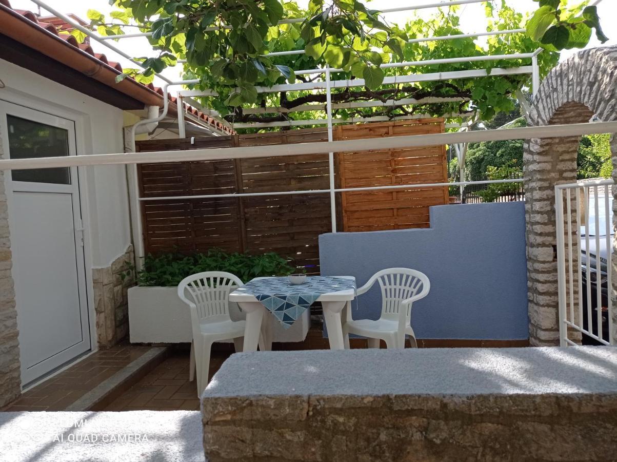 Studio Apartman Premantura Exterior foto